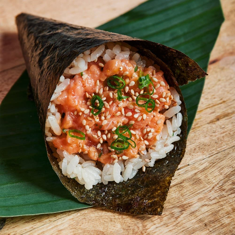Handroll Spicy salmon-shoyu